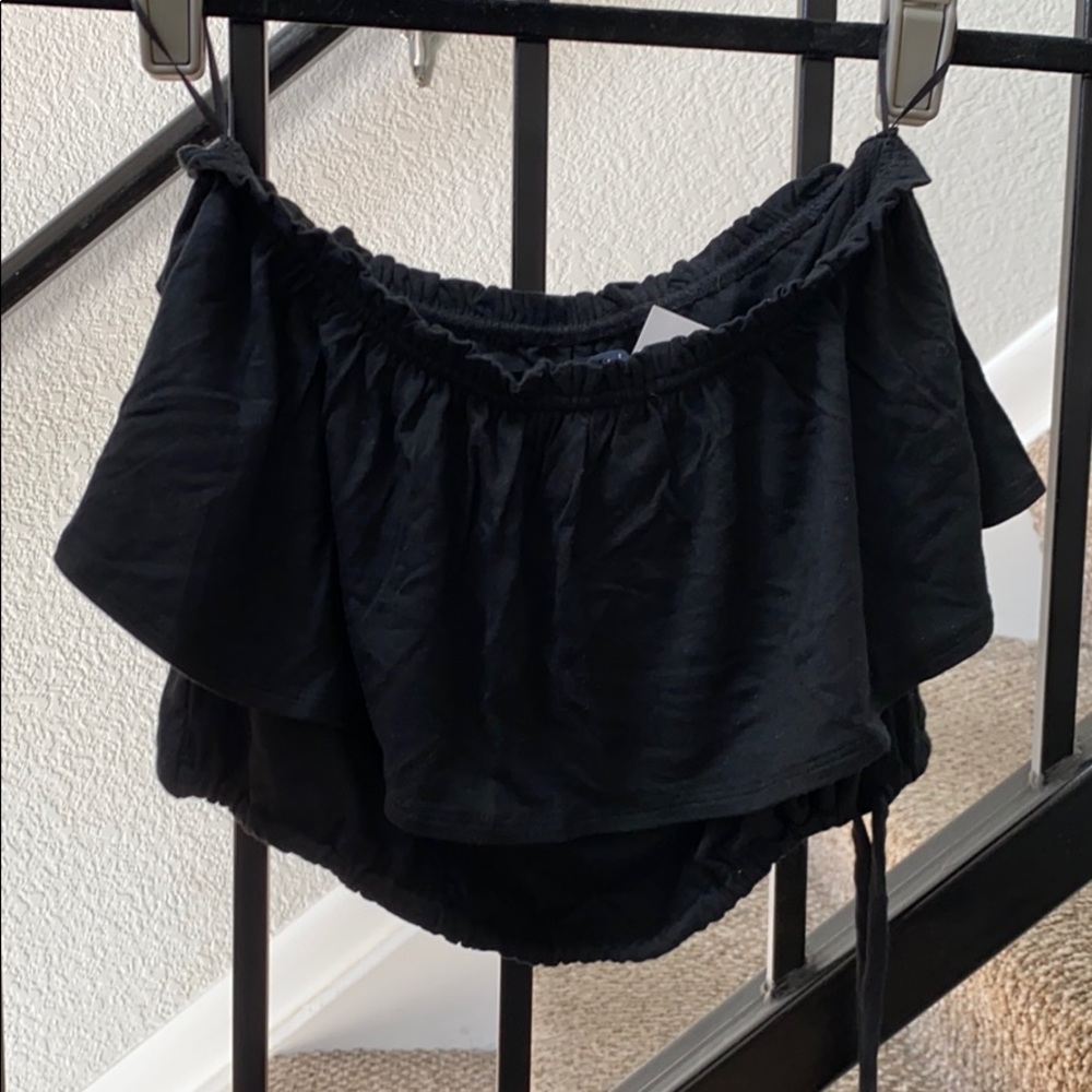 Black ruffle top tube top